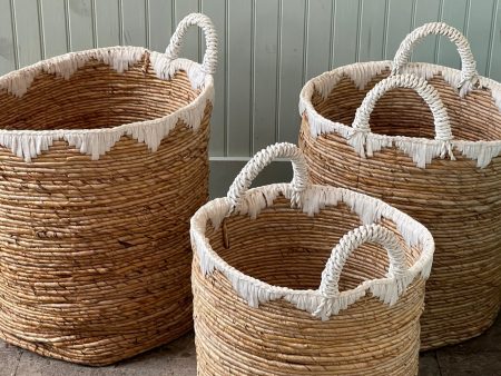 BANANA LEAVES BASKET NATURAL & WHITE EDGES WITH HANDLE Online Sale